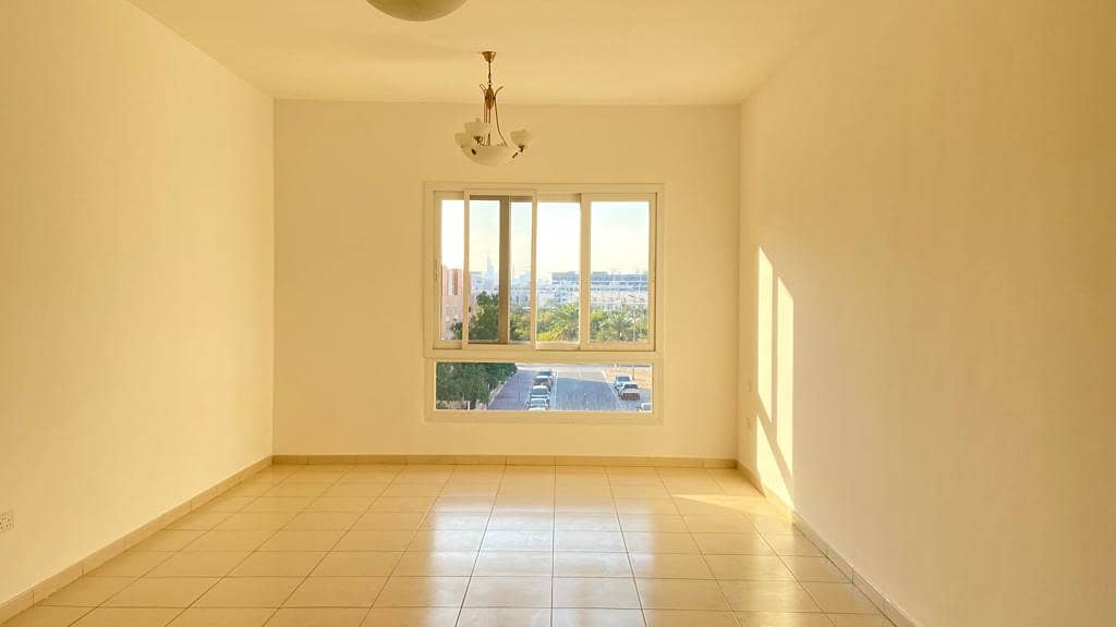 3 WINDOW. jpg