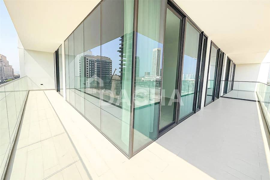 Vacant on Transfer| Spacious Layout | Corner Unit Vacant on Transfer| Spacious Layout | Corner Unit