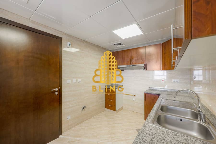 22 Kitchen1. jpg
