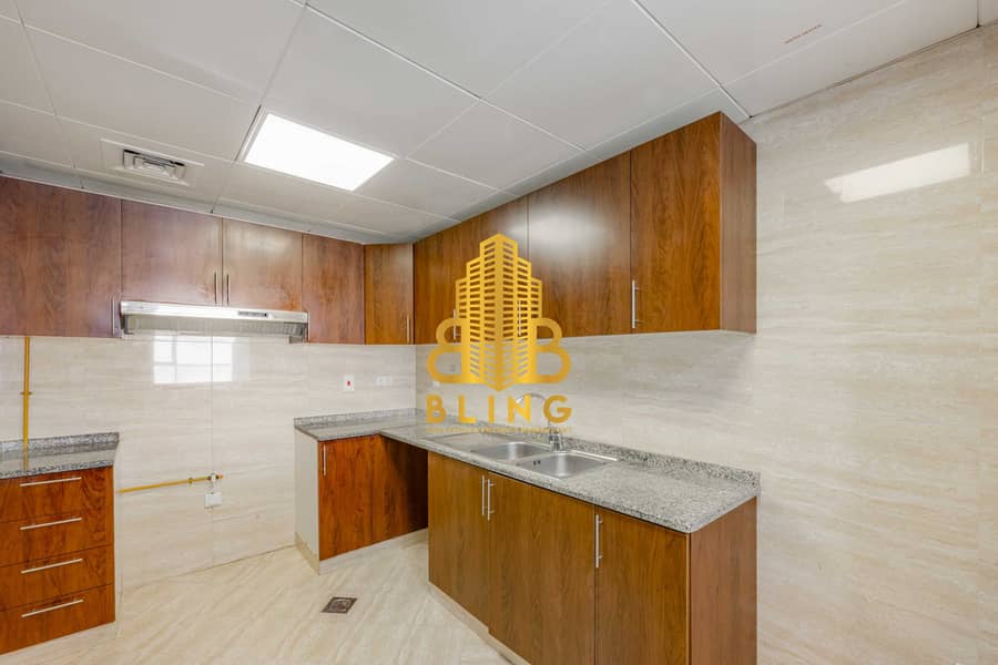 24 Kitchen. jpg