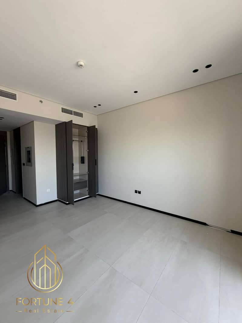 Modern 1BR | Downtown View | Balcony Access - Image 2