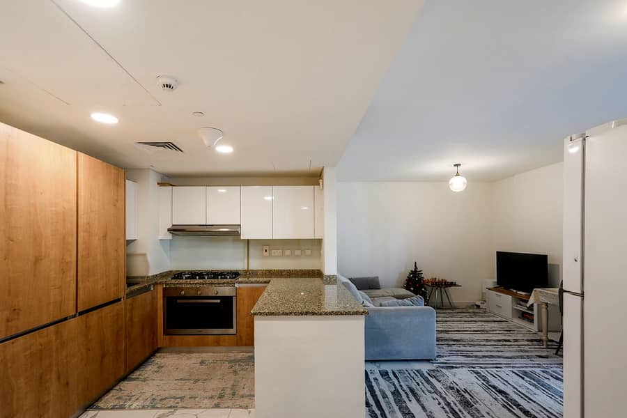 Hot Deal | Upgraded Unit | Fully Furnished Hot Deal | Upgraded Unit | Fully Furnished