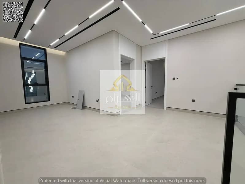 25 845085852-1066x800. webp