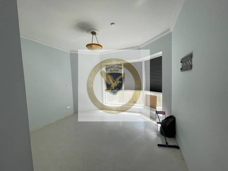 12 e1248a9b-184d-4fca-98f9-56a8ace6ae9d. jpg