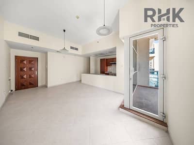 2 Camere Appartamento in affitto a Dubai Marina, Dubai - Spacious open-plan living and dining area in Dubai Marina apartment