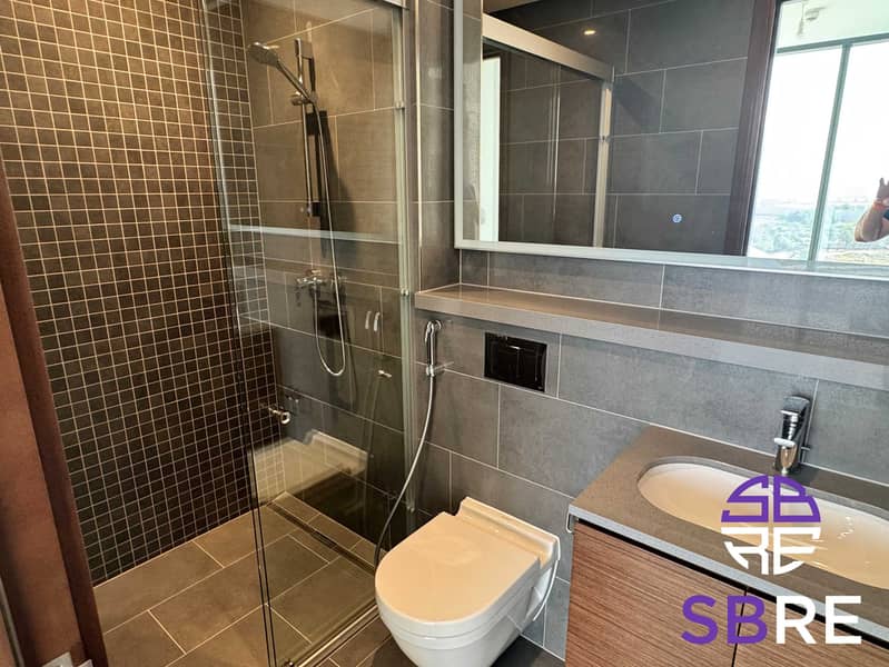 36 SobhaApartmentShower03. jpg