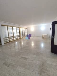 شقة في شارع الكورنيش 3 غرف 110000 درهم - 15522719