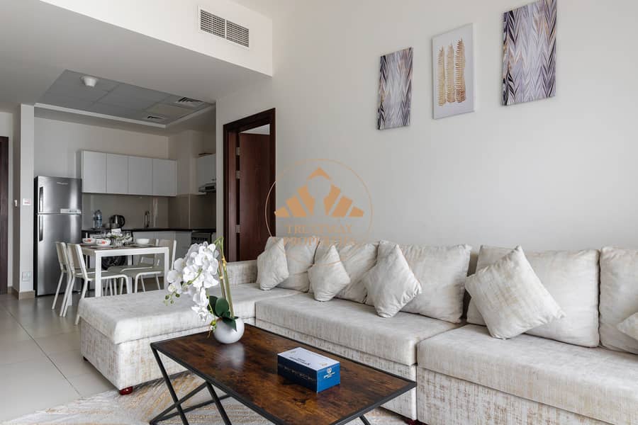 5 living room (2). jpg