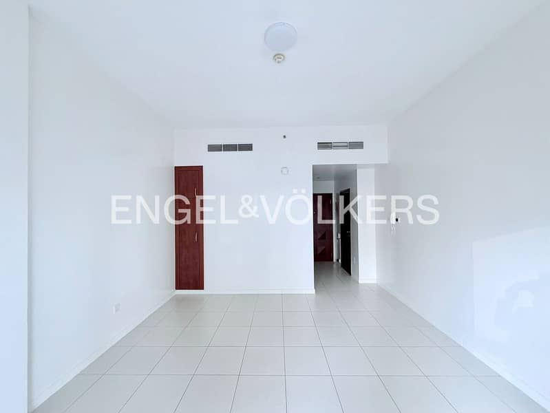 Unfurnished | Near Metro | Vacant Unfurnished | Near Metro | Vacant