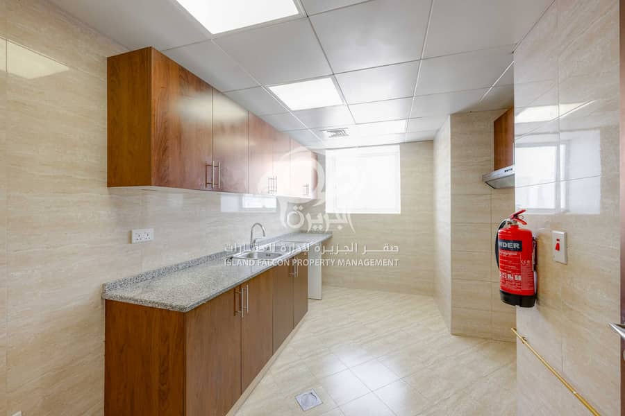 30 Kitchen. jpg