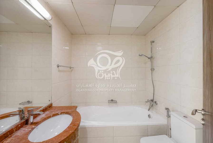 32 Master Bathroom. jpg