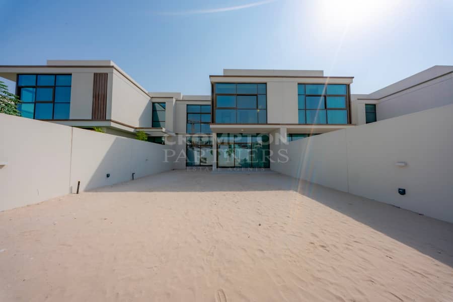 Single Row 3BR TH | Private Garden | Ready Unit Single Row 3BR TH | Private Garden | Ready Unit