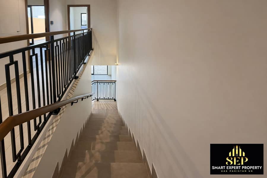 3 Daylight staircase with geometric railing (1). png
