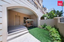 Luxurious villa with landscaped gardens & pool