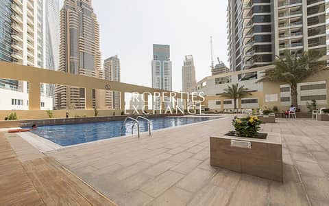 Studio zum zur Miete in Dubai Marina, Dubai - 64745e5e2aa9c7d4c89de58c_04-Royal-Oceanic-Pool. jpg