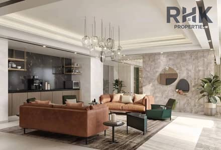 1 Slaapkamer Appartement te Koop in Dubai South, Dubai - Azizi Venice communal lounge with leather sofas, marble wall and coffee station 1 Slaapkamer Appartement te Koop in Dubai South, Dubai - Azizi Venice communal lounge with leather sofas, marble wall and coffee station