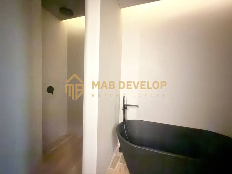 14 aac19714-baac-4585-b7dd-cef97216143a. jpg