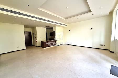 1 Bedroom Flat for Sale in Palm Jumeirah, Dubai - Vacant | Unfurnished | Ready to Move In | Spacious 1 Bedroom Flat for Sale in Palm Jumeirah, Dubai - Vacant | Unfurnished | Ready to Move In | Spacious