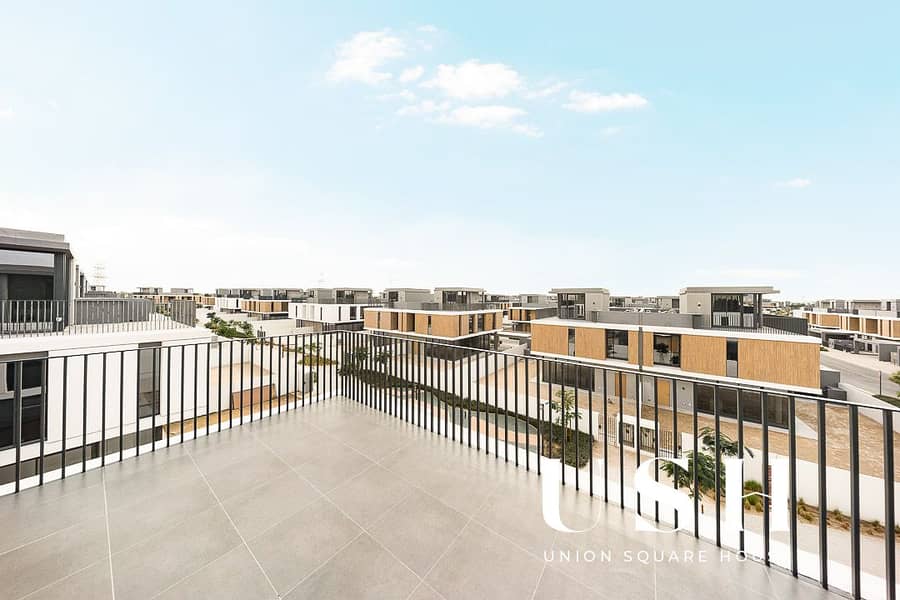 29 Balcony1. jpg