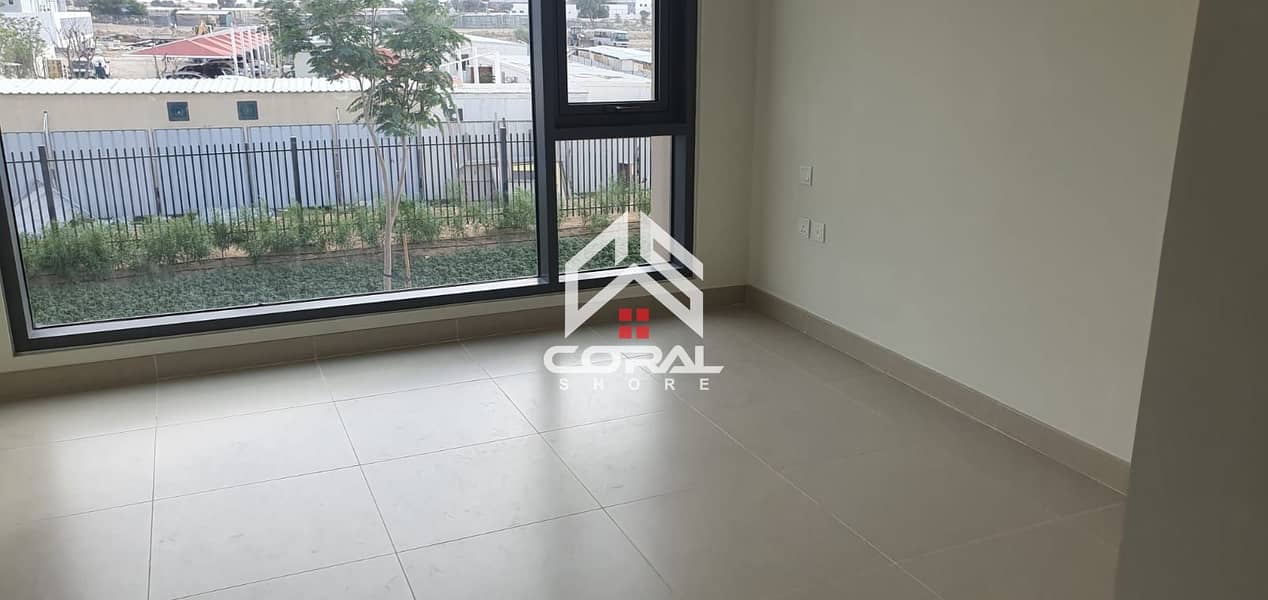 18 87c5908d-b9d2-459b-9fff-3a9ba3d0a6ab. jpg