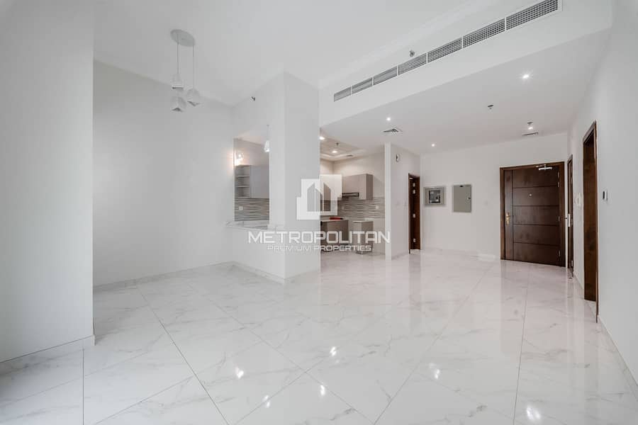 Prime Rental | Bright Living | Walk to Beach Prime Rental | Bright Living | Walk to Beach