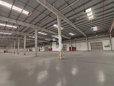 Warehouse for Rent in Jebel Ali, Dubai - JAFZA Warehouse | 63,283 Sq Ft | Loading Bay & Offices