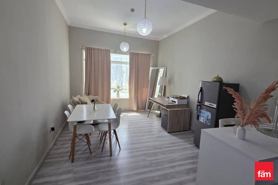 High Floor | Lake View | Bright Unit High Floor | Lake View | Bright Unit