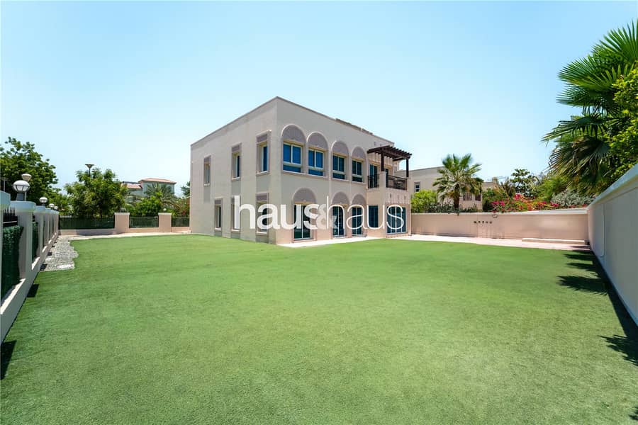 6 Bed | Corner | Dist. 8 | Next to Park | Exclusive 6 Bed | Corner | Dist. 8 | Next to Park | Exclusive