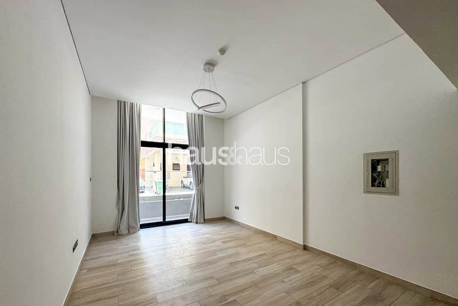 Large Layout | Modern | Prime Location Large Layout | Modern | Prime Location