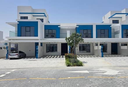 5 Camere Townhouse in Affitto a DAMAC Lagoons, Dubai - Villetta a schiera a DAMAC Lagoons，Santorini, 5 camere da letto, 300000 AED - 13655680