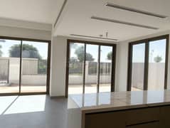Bright & Spacious | Corner Unit | L-Shaped Garden