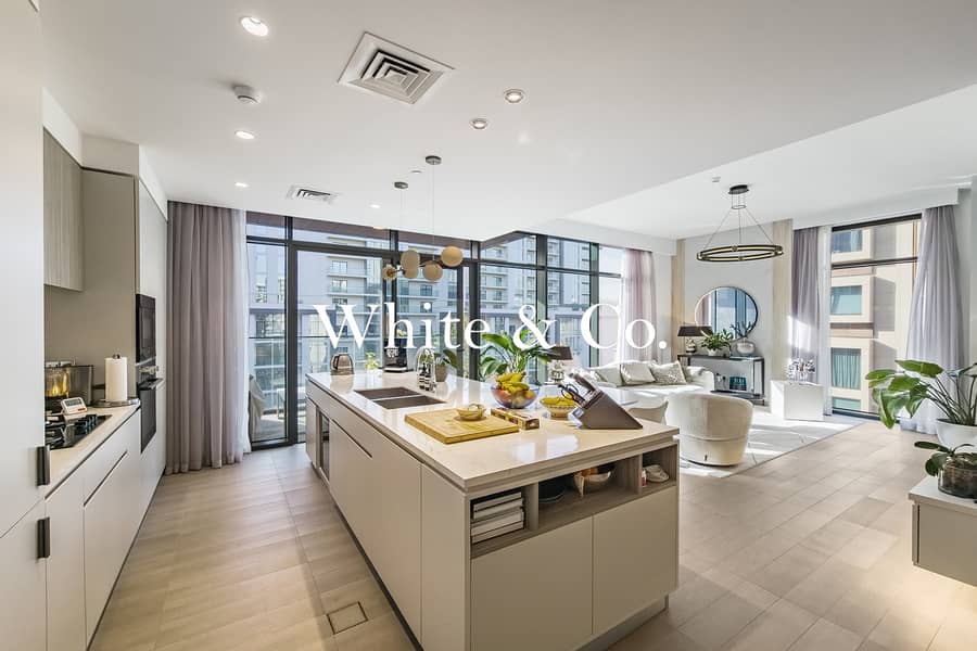 Upgraded 2 Bed | Corner Unit | Vacant Now Upgraded 2 Bed | Corner Unit | Vacant Now