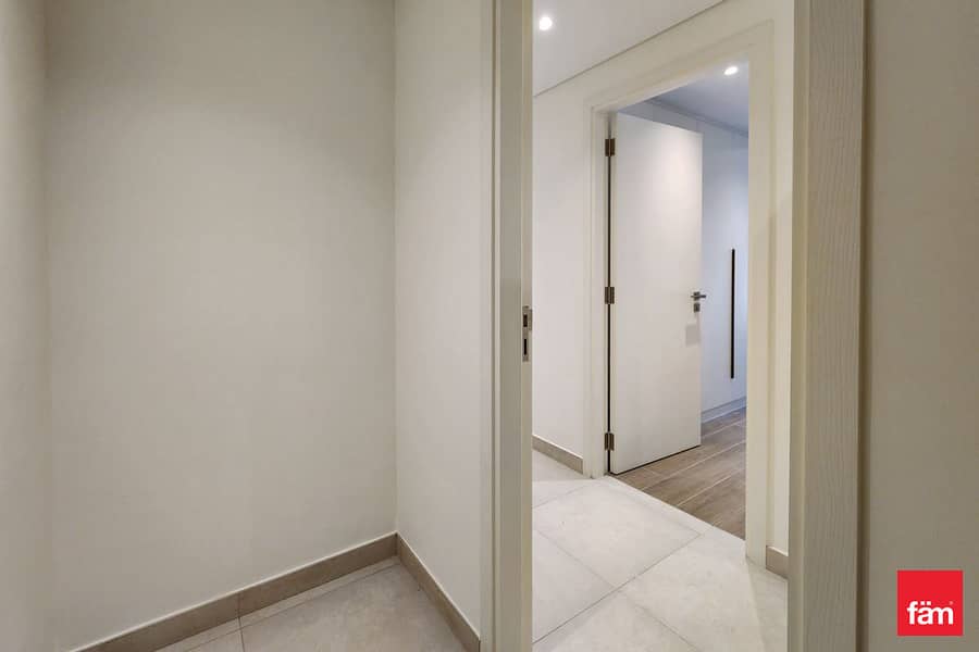 PARK VIEW | BRIGHT LAYOUT | READY TO MOVE IN PARK VIEW | BRIGHT LAYOUT | READY TO MOVE IN