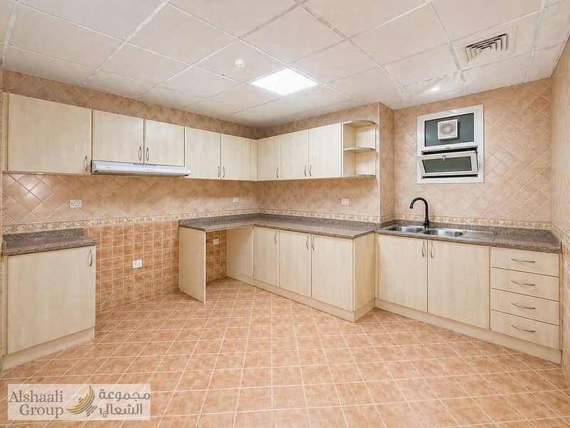 15 kitchen . jpeg