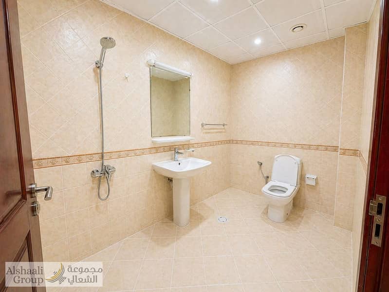 18 washroom (1). jpeg