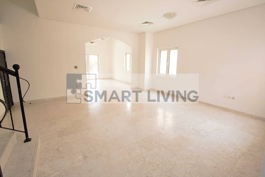 6 Marina_Atzert_Dubai_Real_Estate_Dubailand_The_Villa_Rent_Centro_A1_Living. jpg