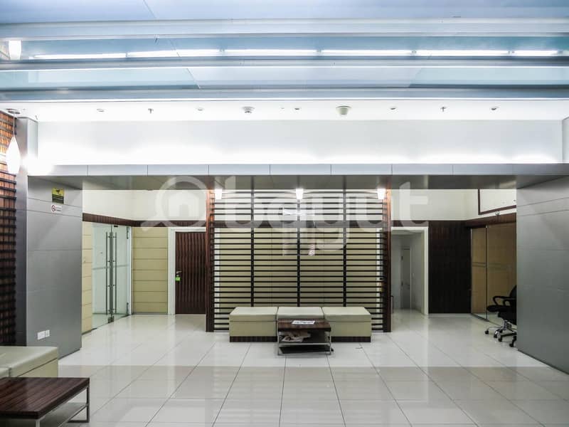 COMMERCIAL SPACE WITH 3 PARKING COMMERCIAL SPACE WITH 3 PARKING