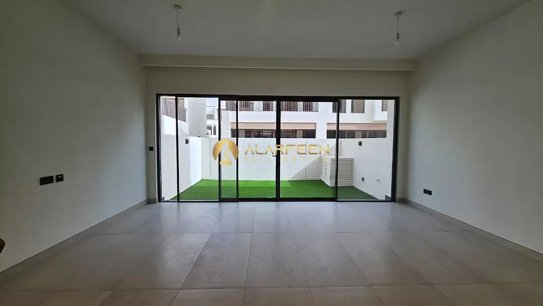 Single Row | Opposite Central Hub | Near Lagoon