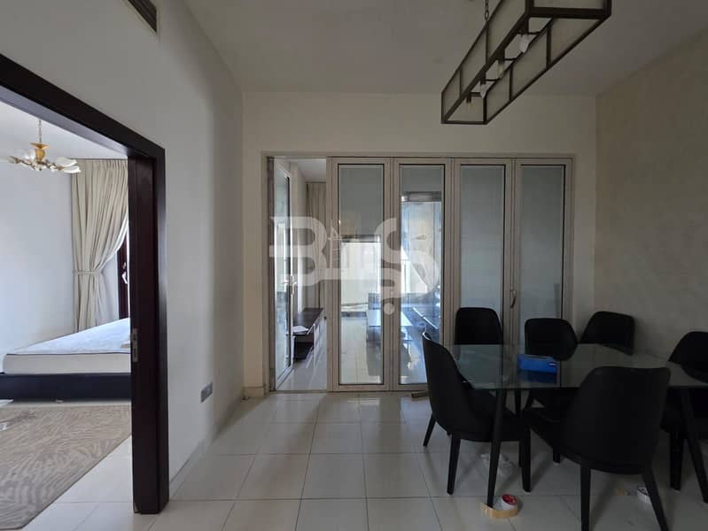 Large Layout- Vacant 1 Bed Room- Study