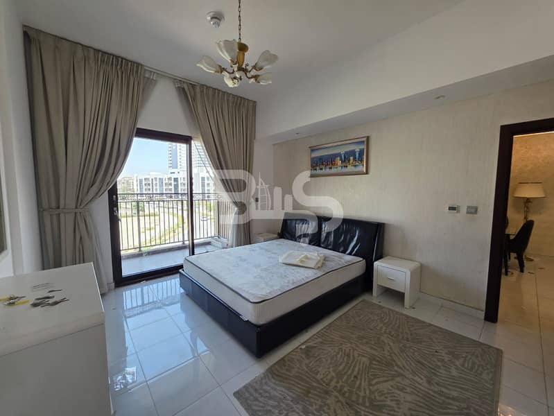 Large Layout- Vacant 1 Bed Room- Study