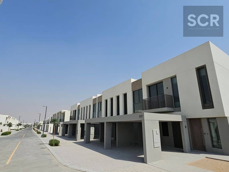 Single Row 3BR Townhouse | Park Access | Quiet Location | Multiple Cheques