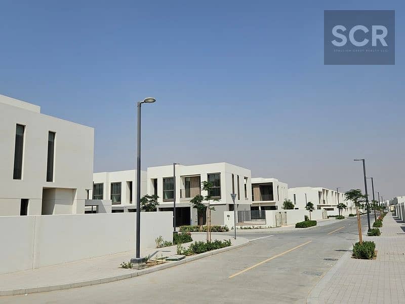 Single Row 3BR Townhouse | Park Access | Quiet Location | Multiple Cheques