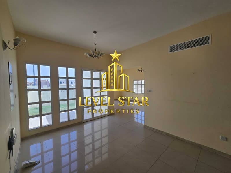 DETACHED VILLA . 3 BEDROOMS . 2 HALL . PRIVATE GARDEN