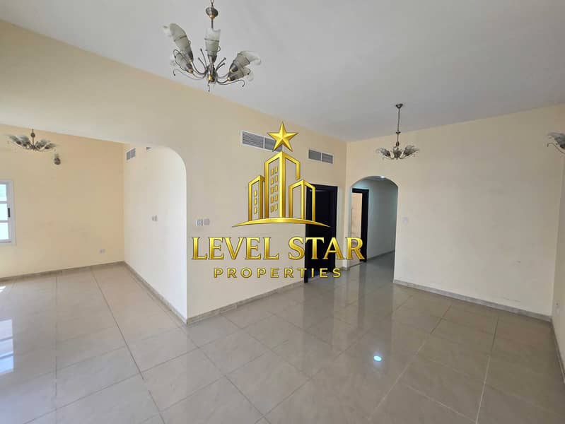 DETACHED VILLA . 3 BEDROOMS . 2 HALL . PRIVATE GARDEN
