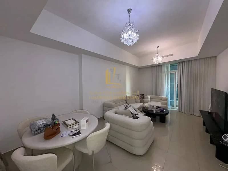 2 832555498-1066x800. webp