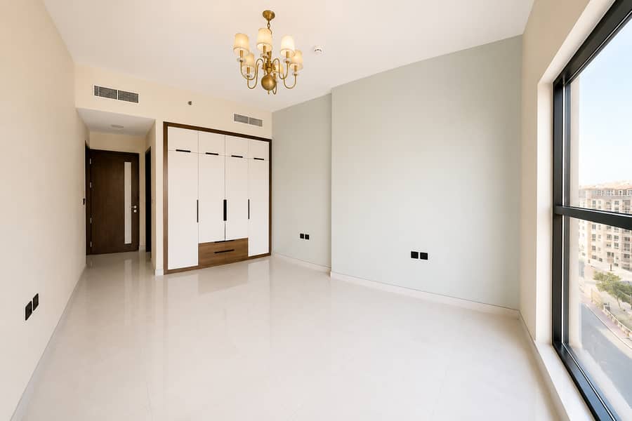 8 ROOM. png