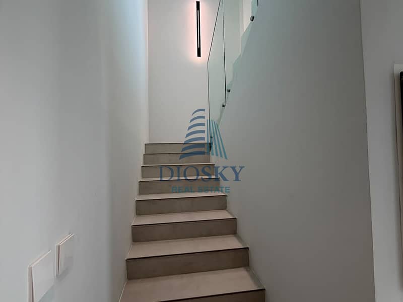 4 Image 4