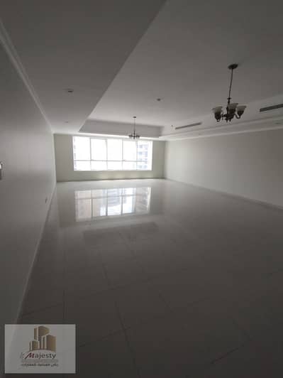 4 Slaapkamers Appartement te Huur in Al Khan, Sharjah - 1766d882-fe1c-4462-92b0-deeb9963738a. jpg