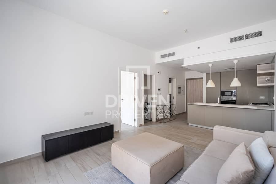 Low Floor | Stylish Unit | Ready to Move in Low Floor | Stylish Unit | Ready to Move in
