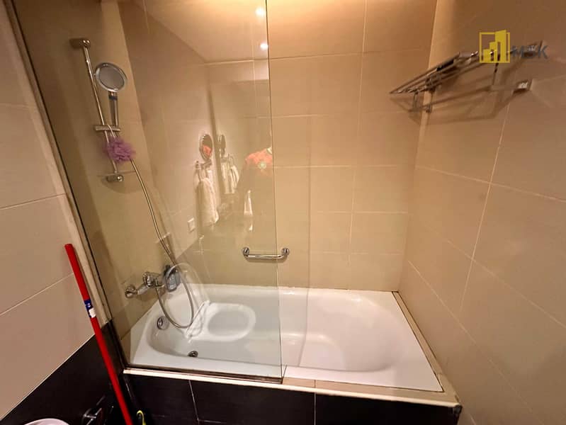 8 Bathroom. jpeg